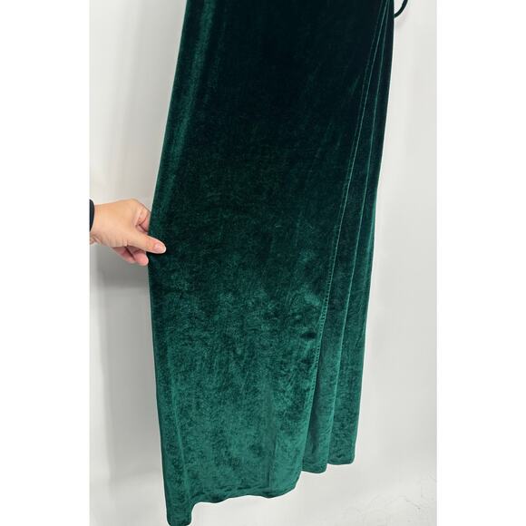 Baltic Born Meghan Velvet Wrap Maxi Dress in emerald green - Picture 5 of 11